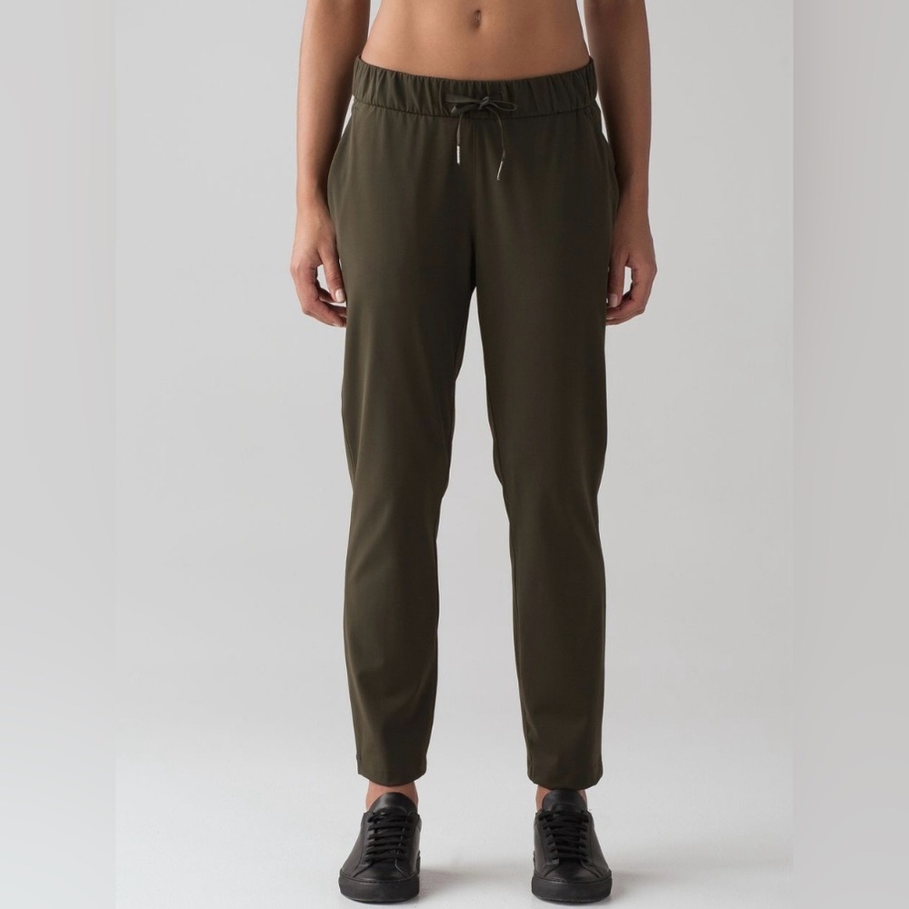 Lululemon On The Fly Pant *28"
Dark Olive Size 2 Athleisure